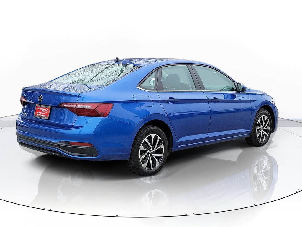 Used 2024 Volkswagen Jetta S image 4