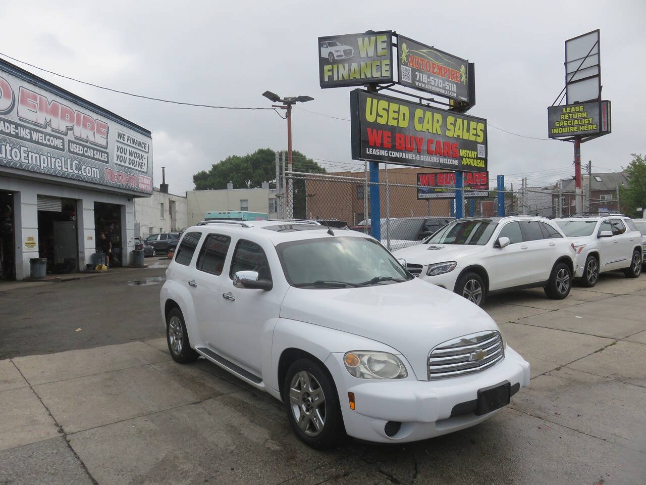 Used 2011 Chevrolet HHR LT FWD image 3