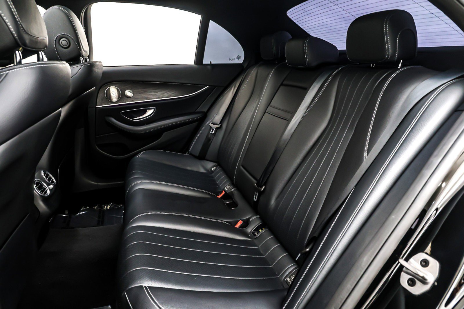 Used 2022 Mercedes-Benz E 350 Sedan image 9