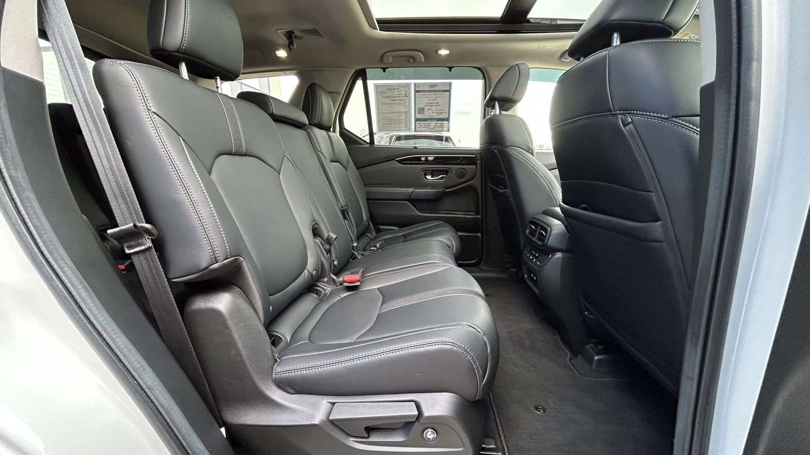 Used 2023 Honda Pilot Touring image 18