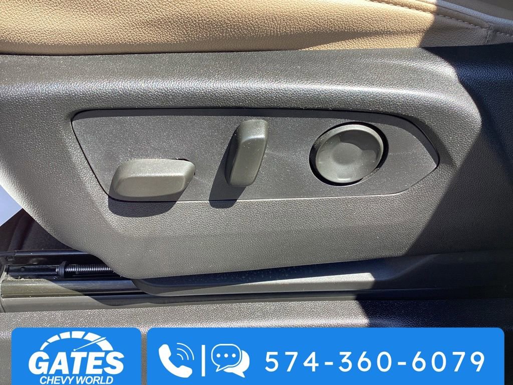 Used 2024 Chevrolet Tahoe Premier w/ Premium Package AWD/4WD image 16
