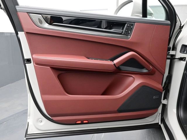 New 2026 Porsche Cayenne GTS image 7