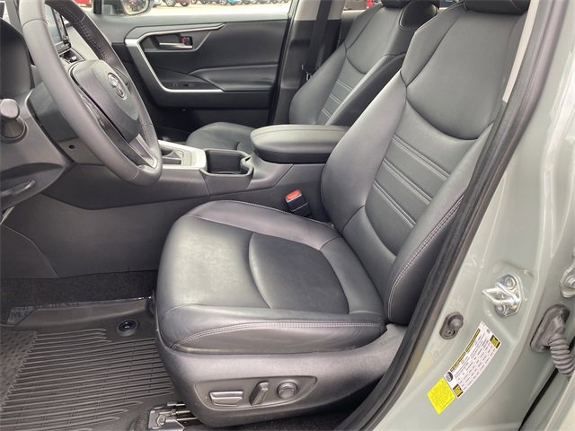 Used 2022 Toyota RAV4 XLE Premium image 10