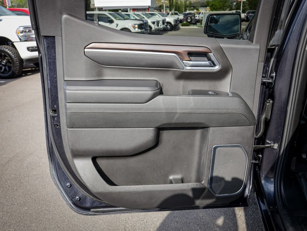 Used 2025 GMC Sierra 1500 SLT AWD/4WD image 33