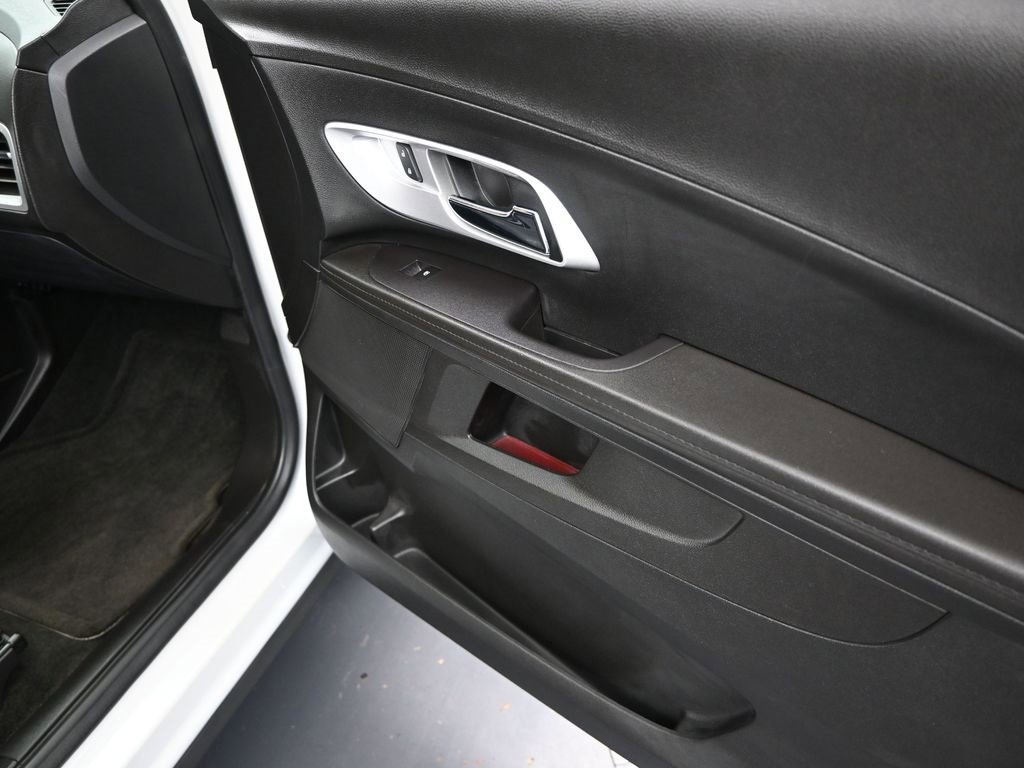 Used 2017 Chevrolet Equinox LT w/ Convenience Package image 23