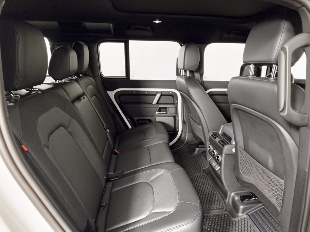 Used 2023 Land Rover Defender 110 X-Dynamic SE AWD/4WD image 29