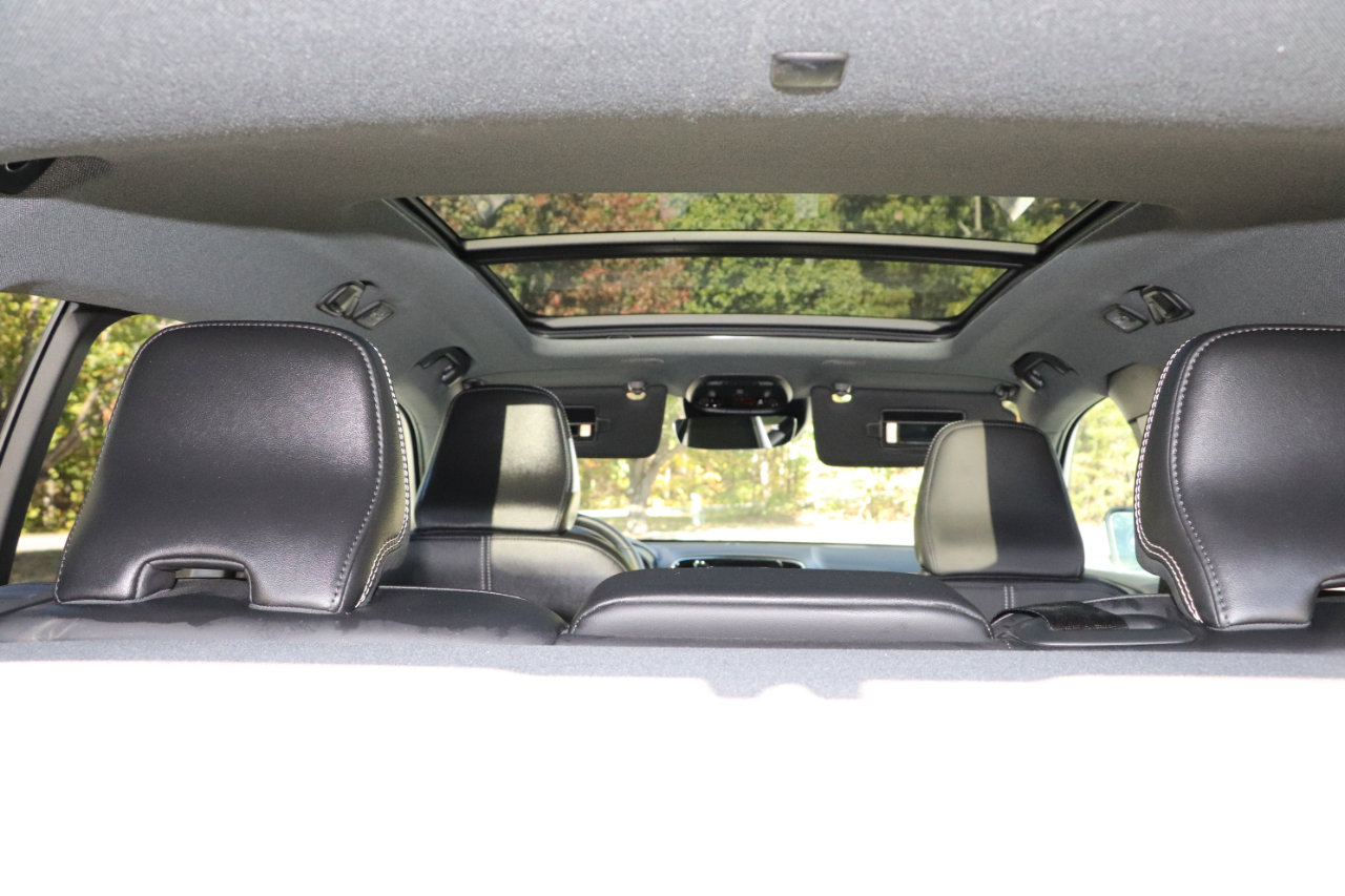 Used 2020 Volvo XC40 T5 R-Design image 11