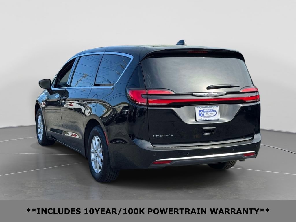Used 2025 Chrysler Pacifica Select FWD image 4
