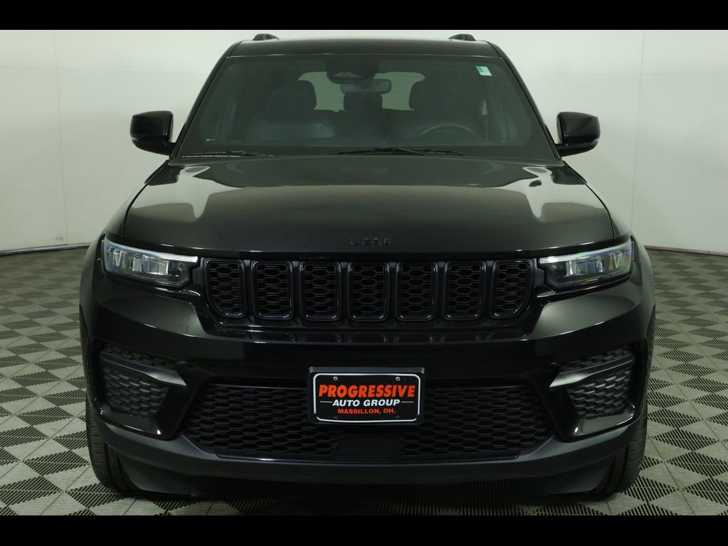 Used 2023 Jeep Grand Cherokee Altitude AWD/4WD image 17