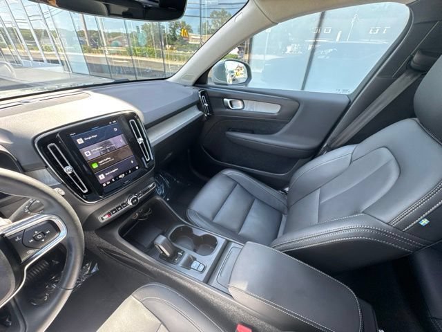 Certified 2025 Volvo XC40 B5 Core AWD/4WD image 22