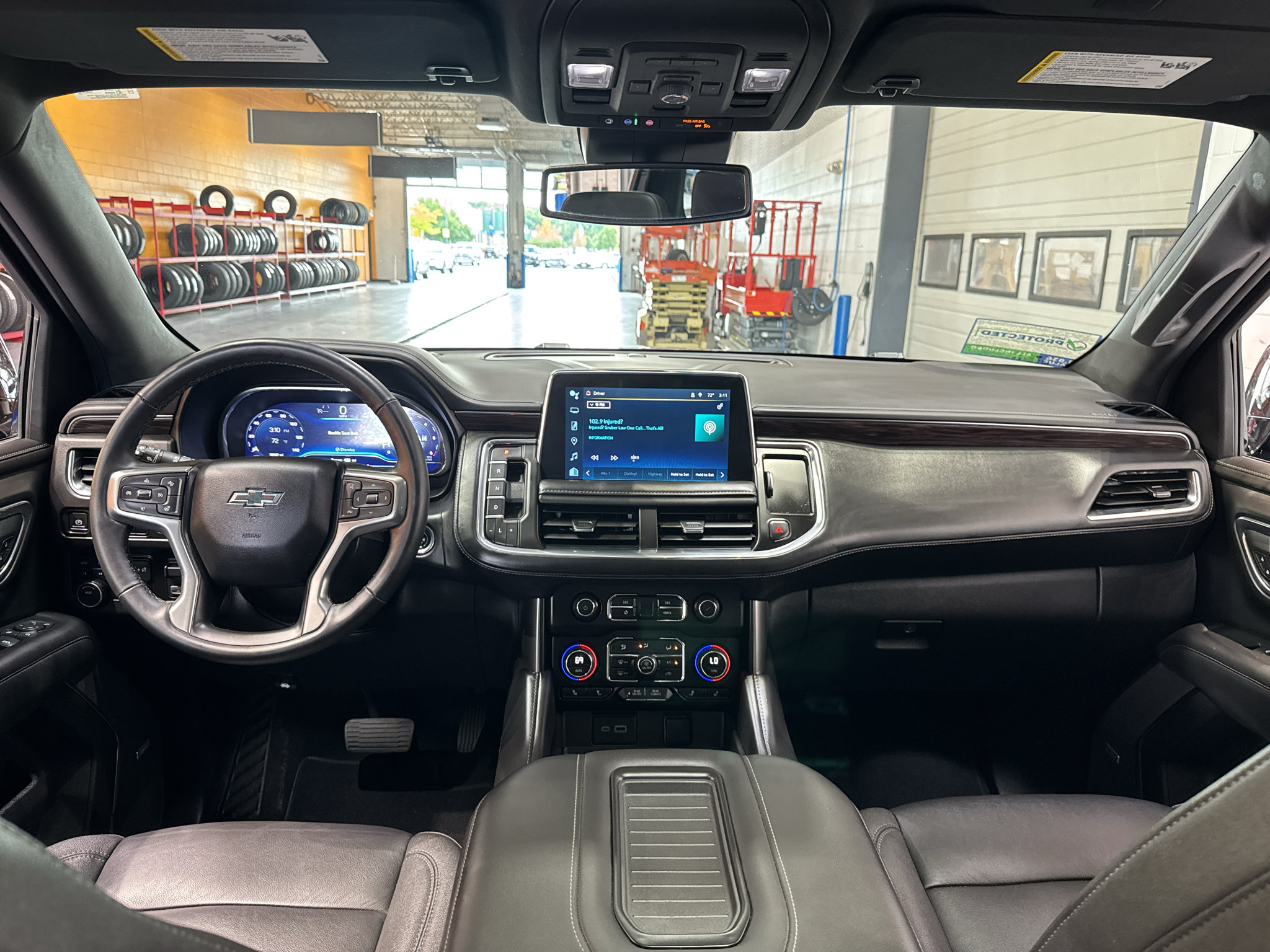 Used 2023 Chevrolet Suburban Z71 w/ Luxury Package AWD/4WD image 14