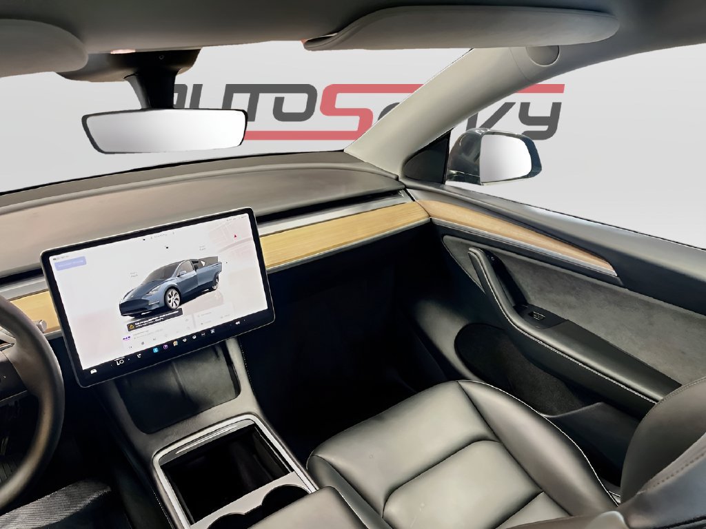Used 2024 Tesla Model Y Long Range AWD/4WD image 22