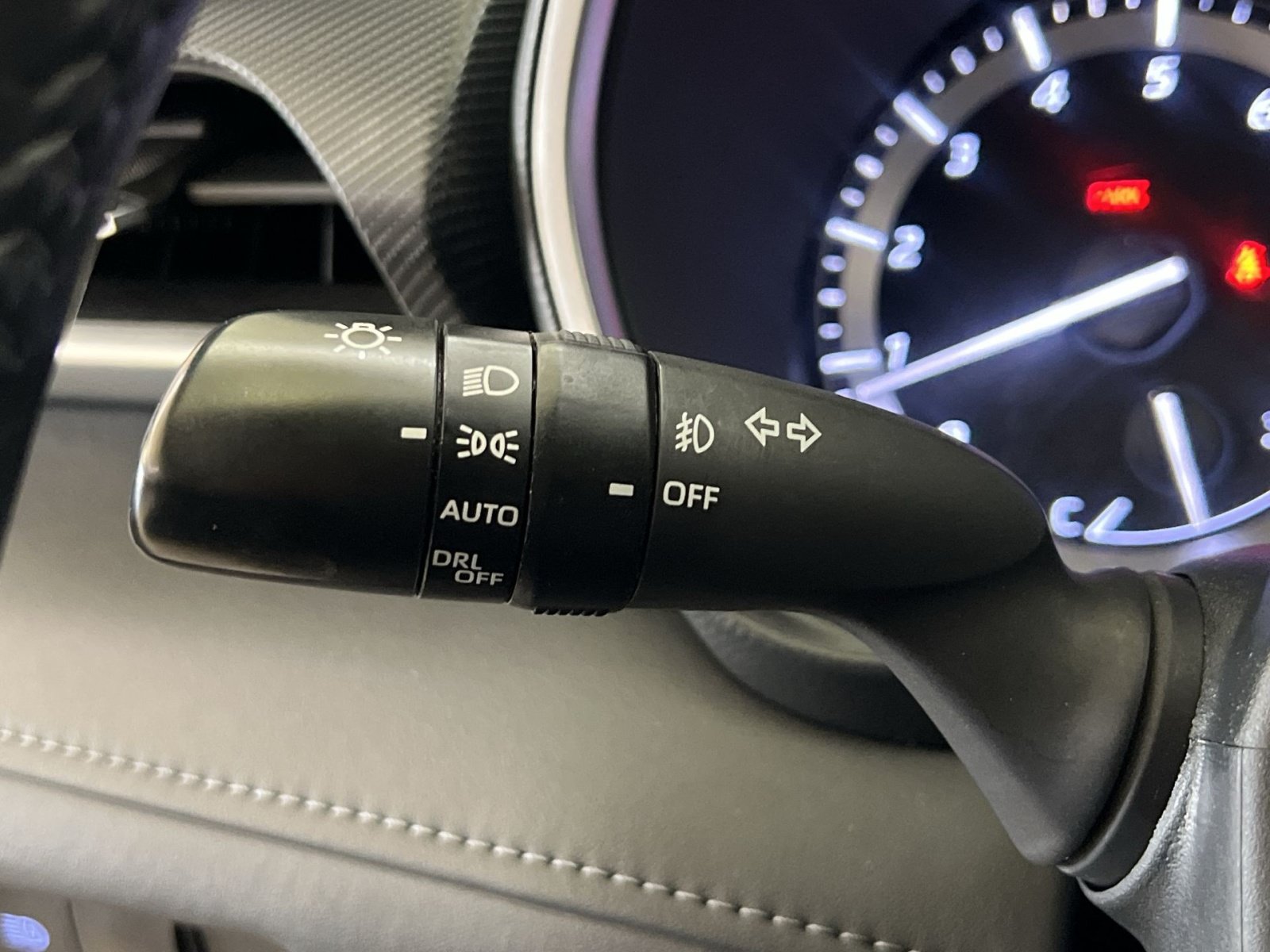Used 2022 Toyota Highlander XSE AWD/4WD image 38
