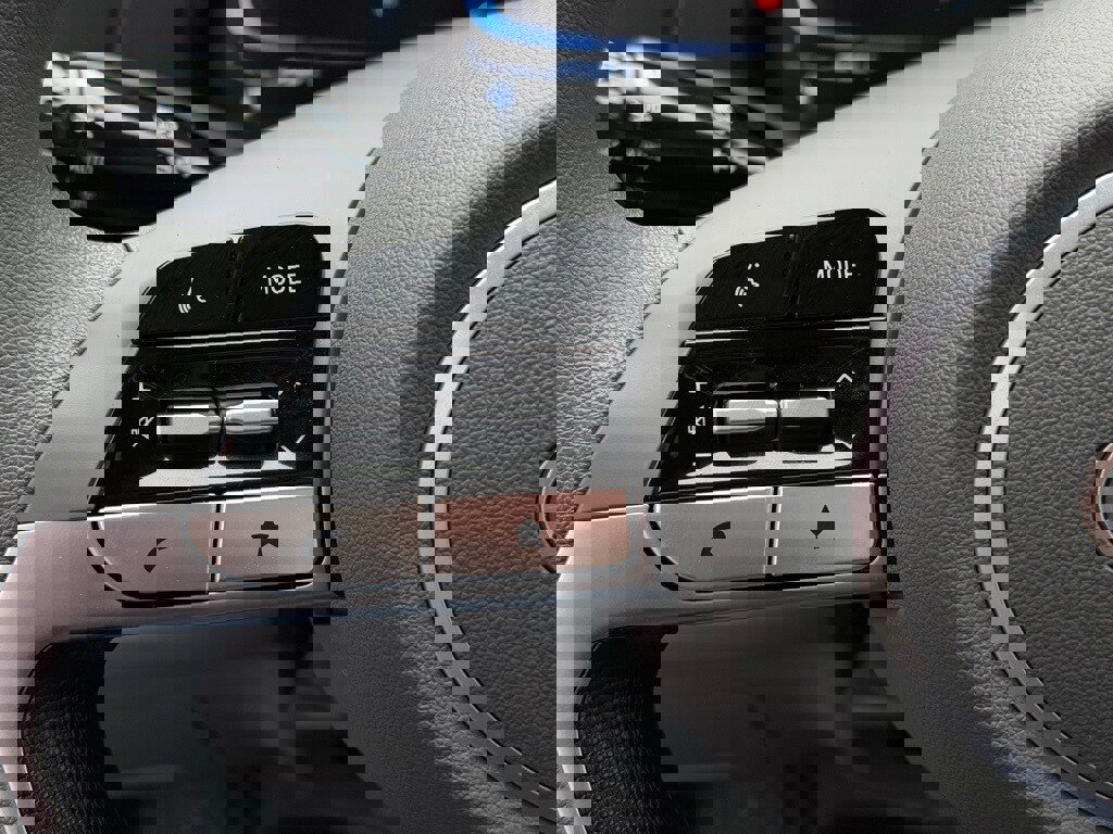 Certified 2025 Hyundai Elantra SE w/ Cargo Package image 18