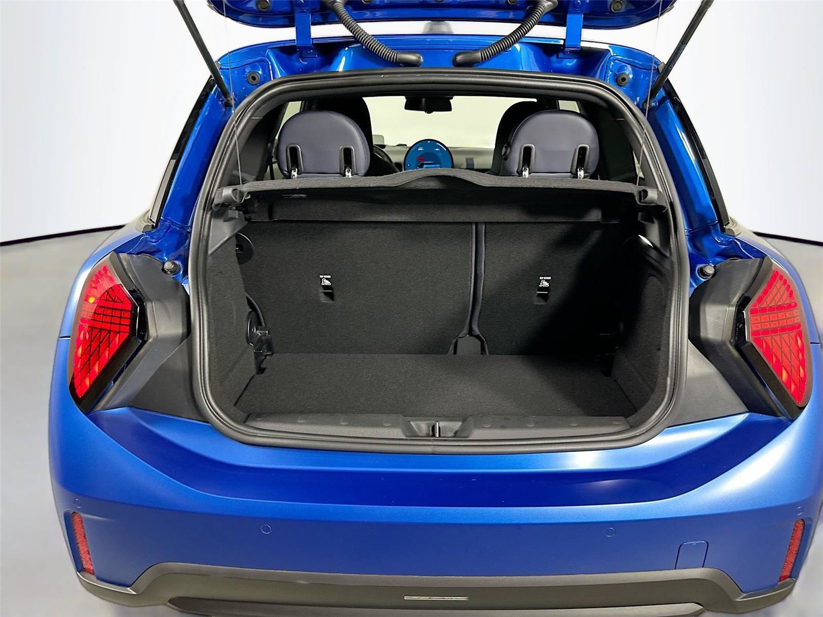 Used 2025 MINI Cooper 2-Door Hardtop FWD image 21