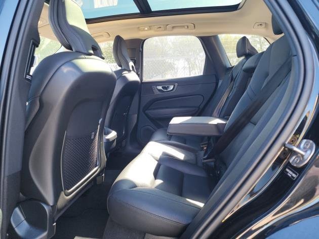 Certified 2025 Volvo XC60 B5 Plus image 10