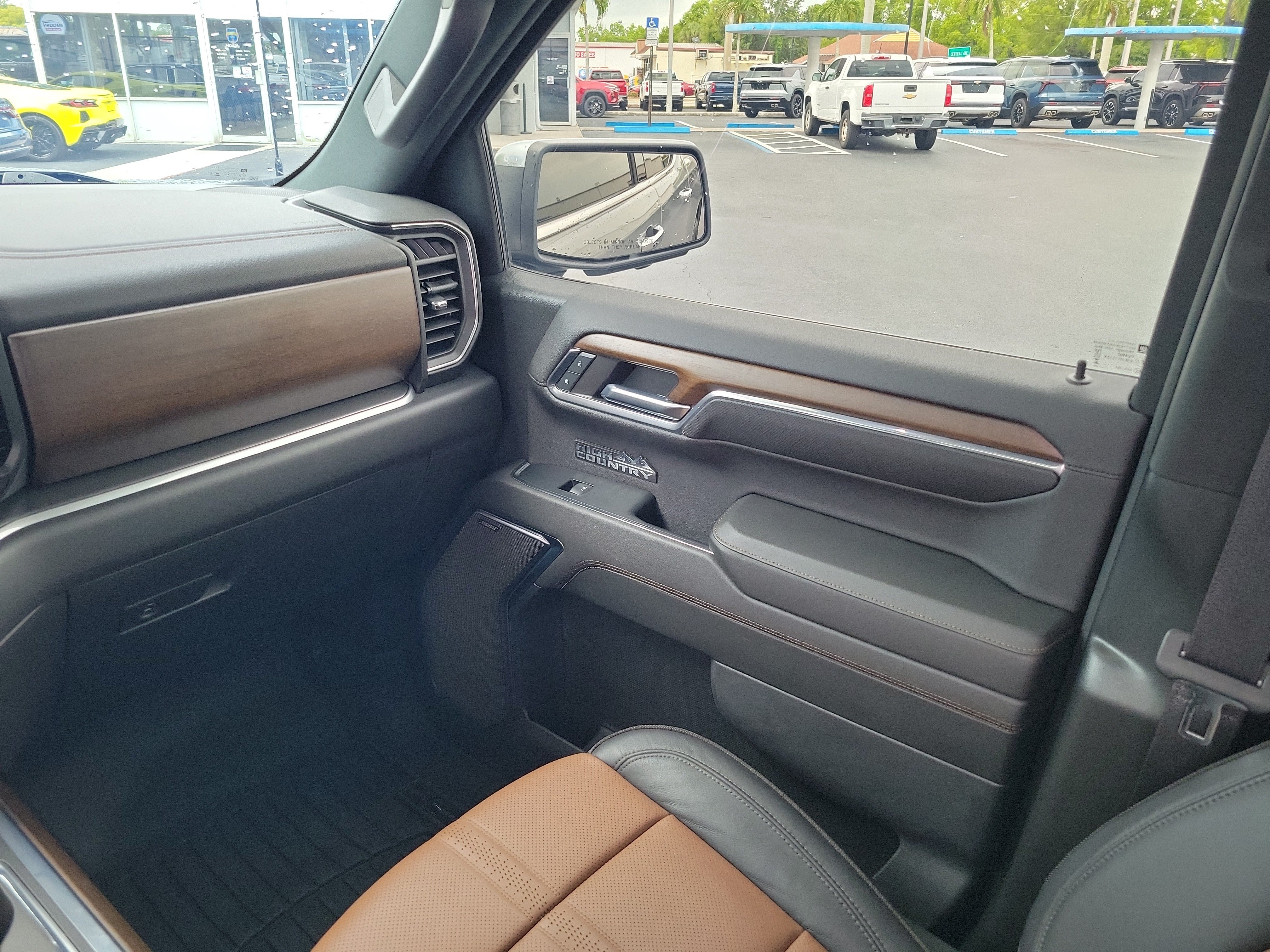 Used 2024 Chevrolet Silverado 1500 High Country w/ Technology Package AWD/4WD image 12