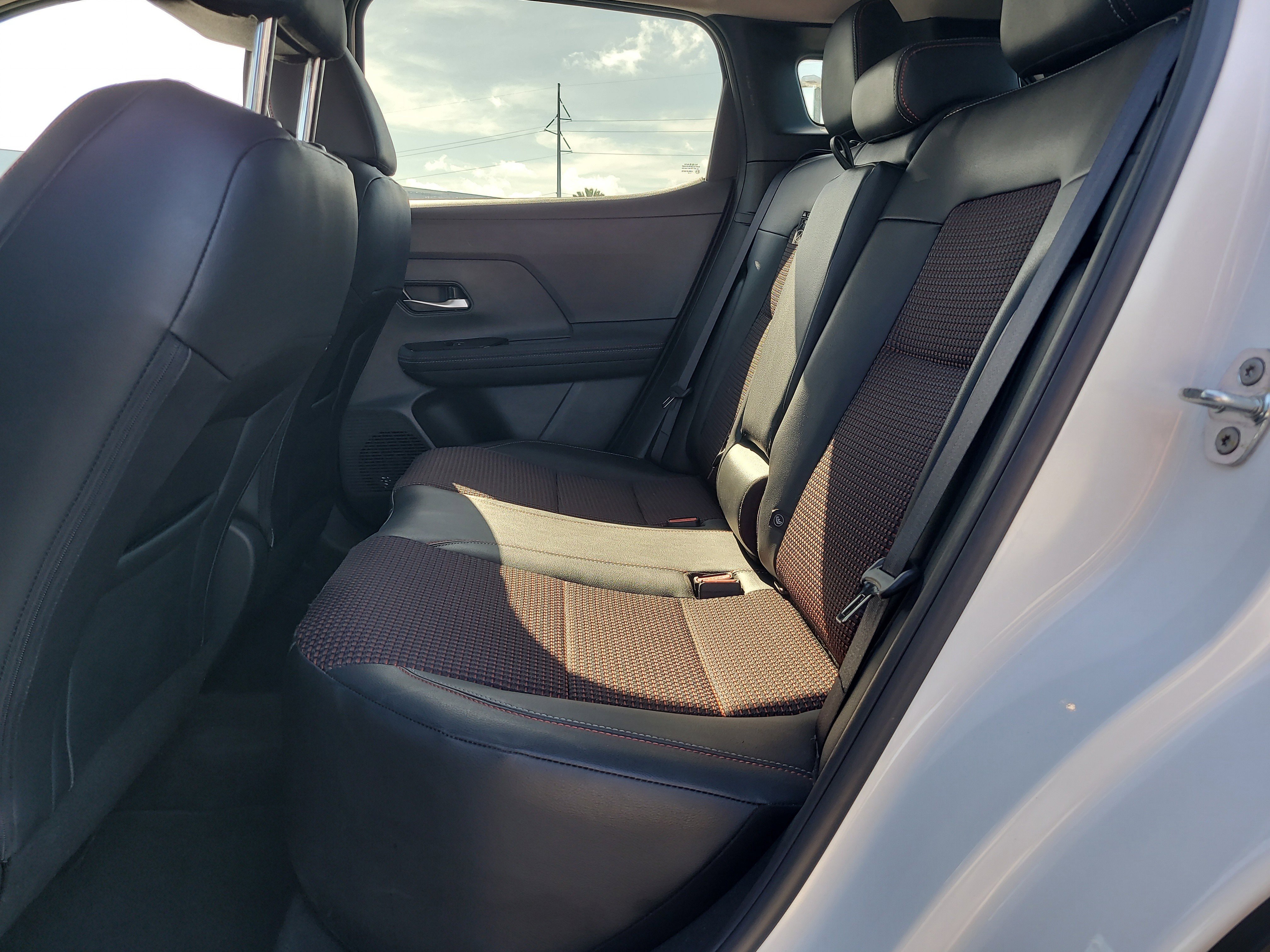 Used 2025 Nissan Kicks SR FWD image 10
