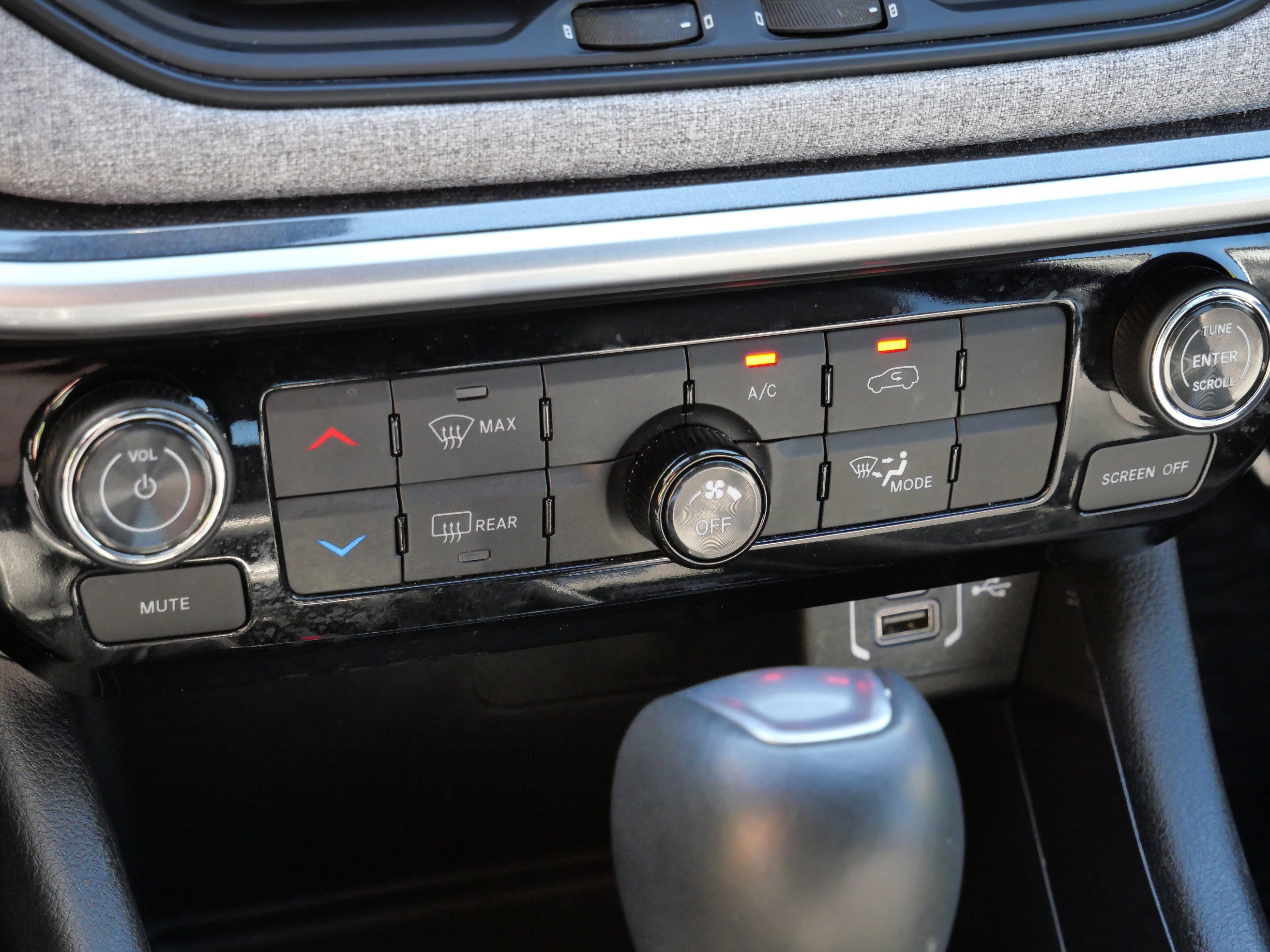 Used 2024 Jeep Compass Latitude image 24