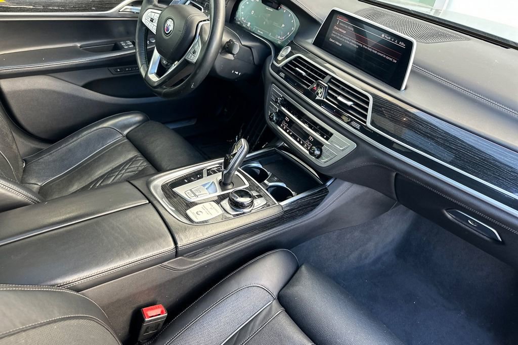 Used 2022 BMW ALPINA B7 xDrive w/ Luxury Rear Seating Package AWD/4WD image 16
