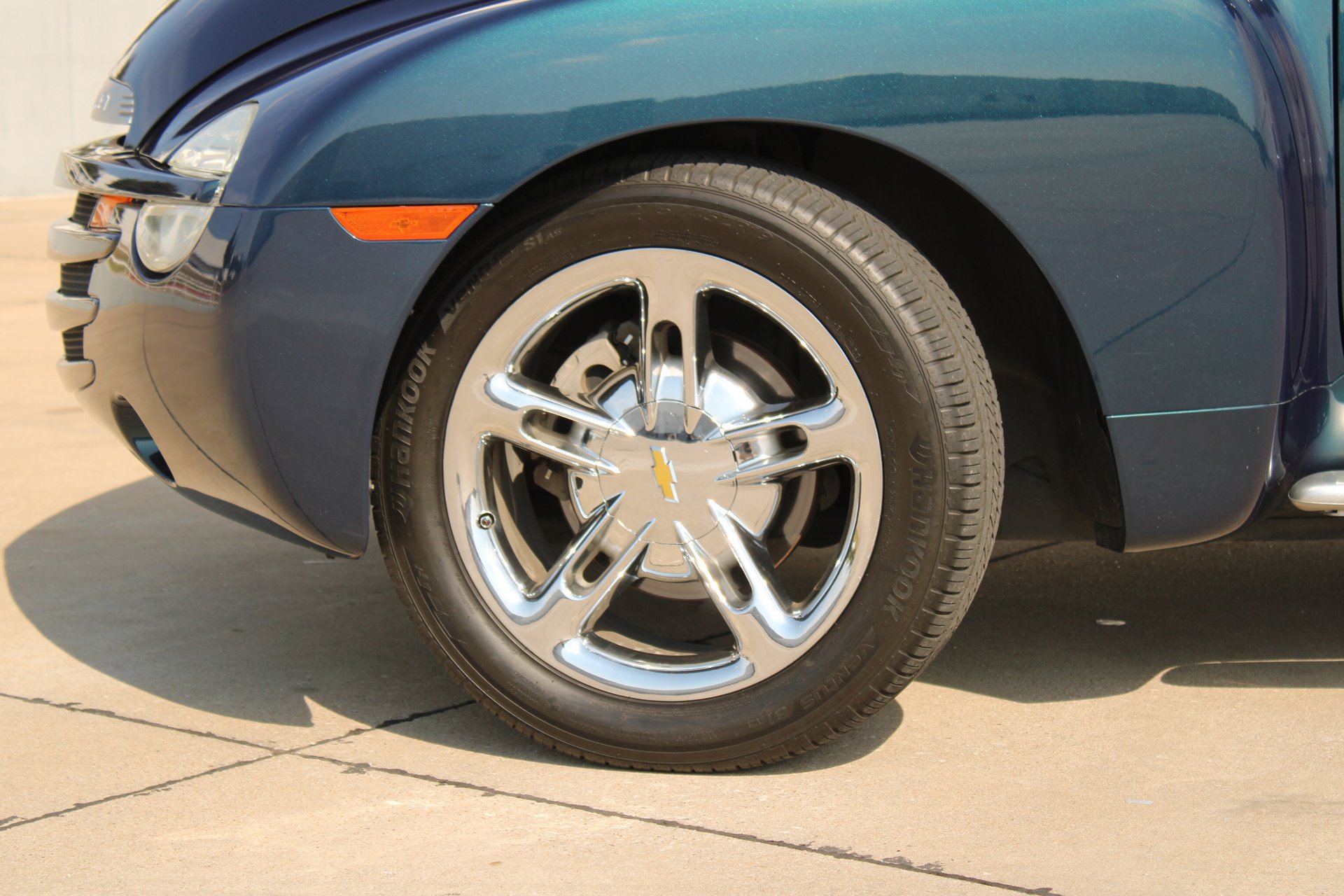 Used 2005 Chevrolet SSR w/ Preferred Equipment Group RWD image 27
