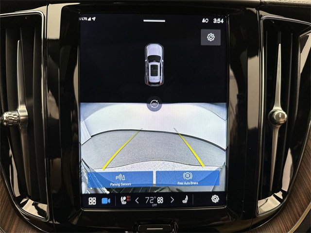 Certified 2023 Volvo XC60 B6 Ultimate w/ Climate Package image 17