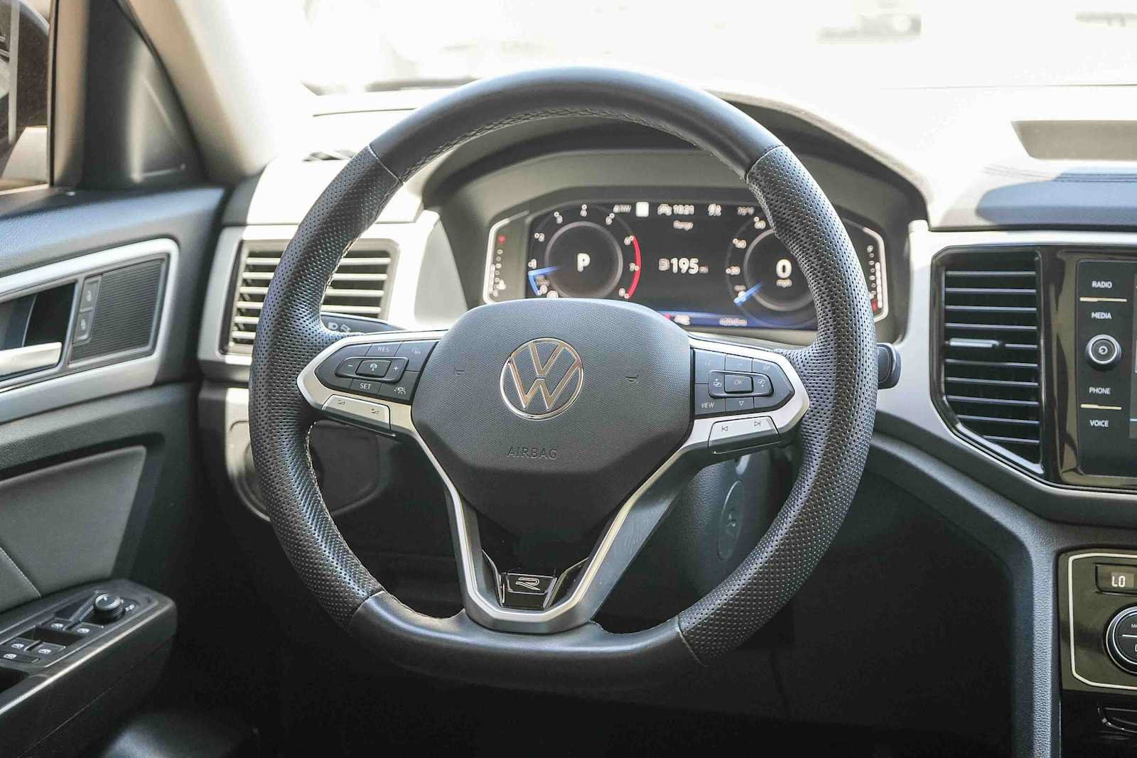 Certified 2023 Volkswagen Atlas SEL R-Line AWD/4WD image 15