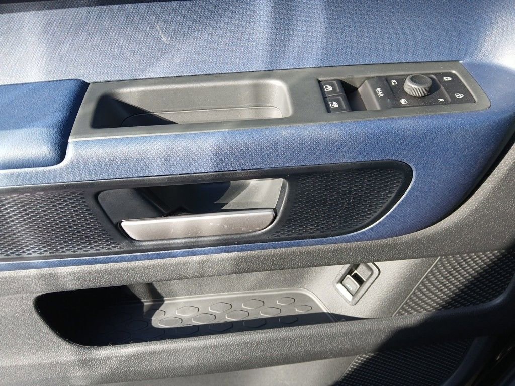 New 2025 Volkswagen ID. Buzz Pro S RWD image 11
