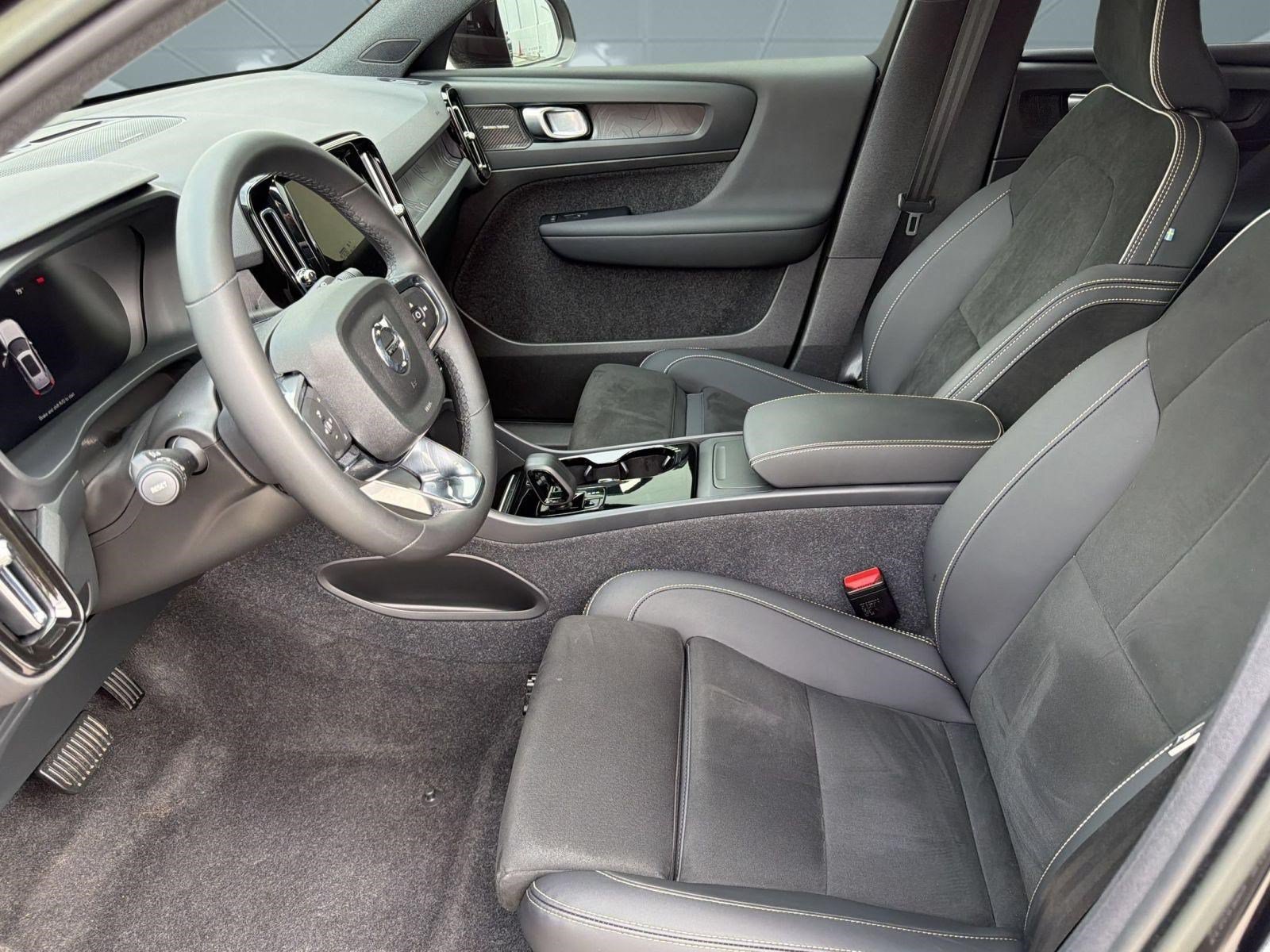Used 2023 Volvo XC40 Recharge Ultimate AWD/4WD image 5