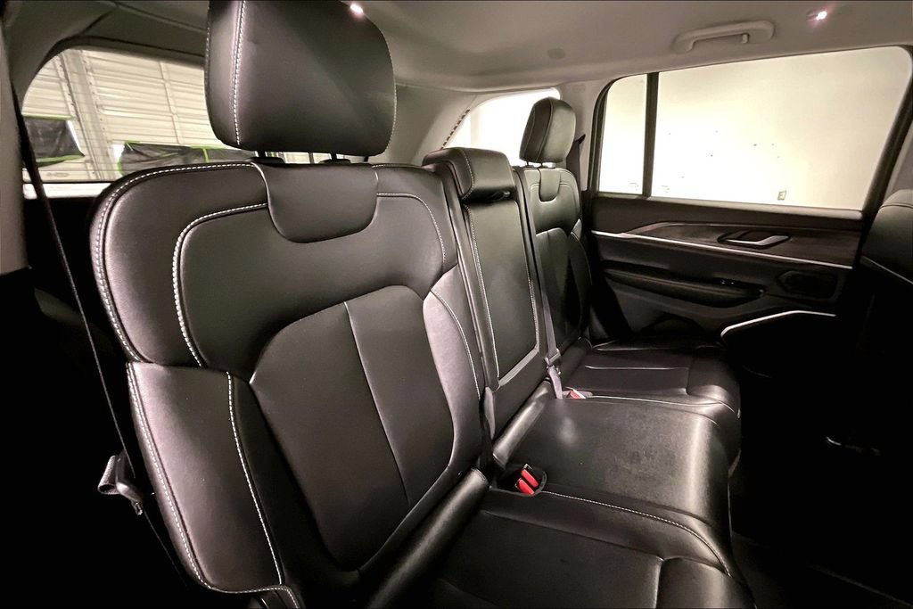 Used 2023 Jeep Grand Cherokee Limited RWD image 33