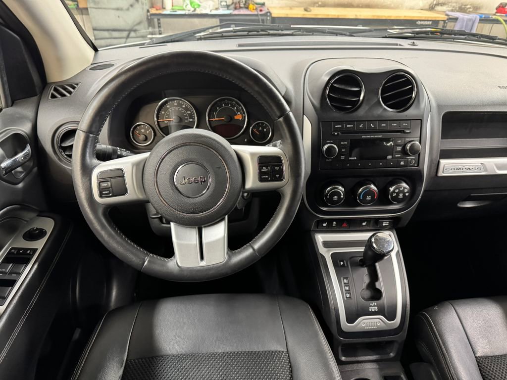 Used 2017 Jeep Compass Latitude FWD image 18