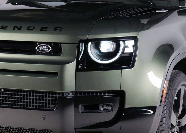 New 2026 Land Rover Defender 130 X-Dynamic SE image 28