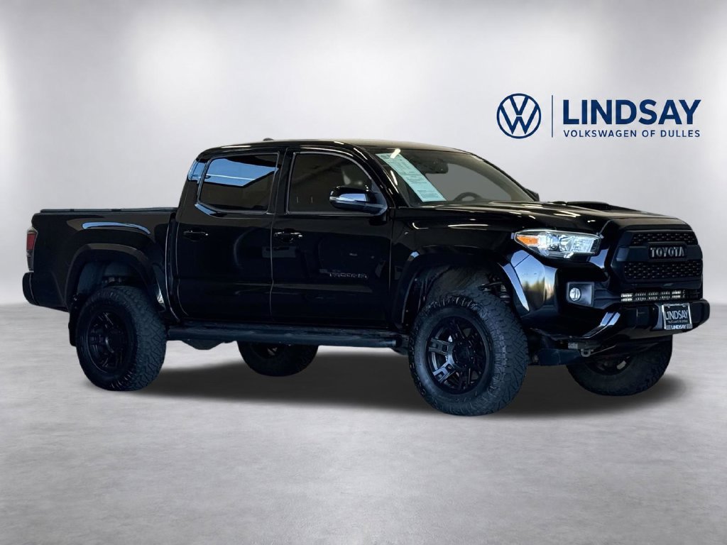 Used 2017 Toyota Tacoma TRD Sport w/ Tow Package (A/T)