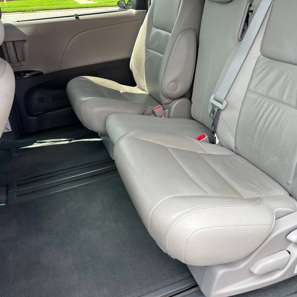 Used 2015 Toyota Sienna XLE FWD image 7