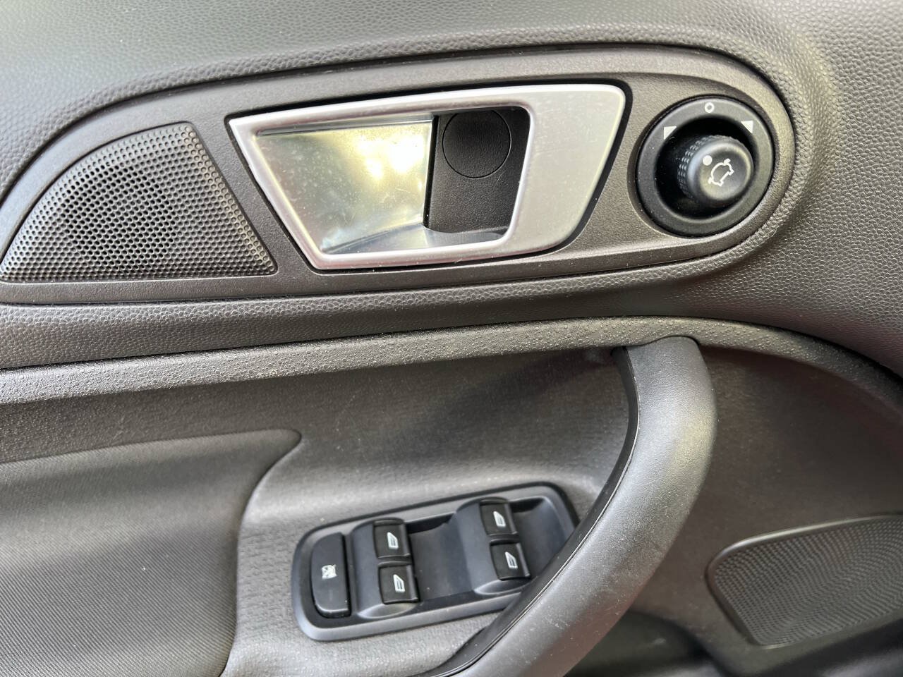 Used 2014 Ford Fiesta SE FWD image 23
