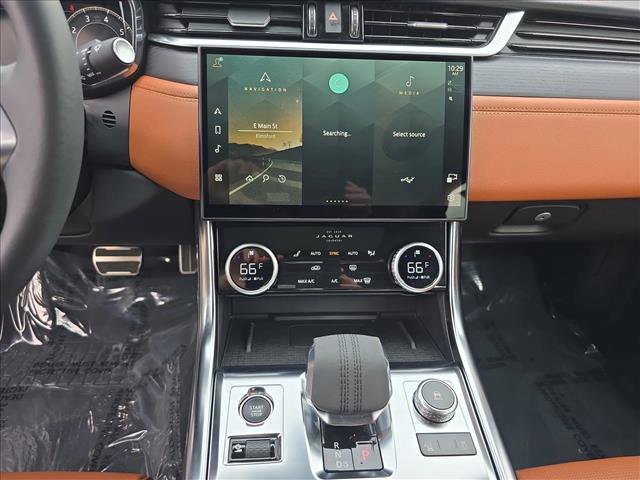 Certified 2024 Jaguar XF R-Dynamic SE image 21