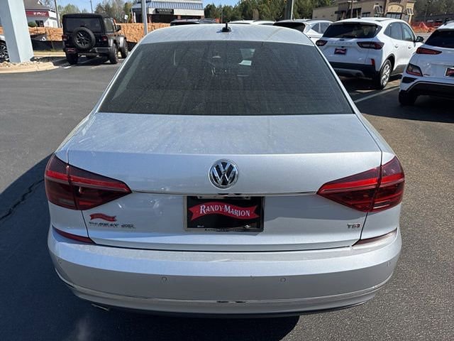 Used 2017 Volkswagen Passat 1.8T SEL Premium image 4