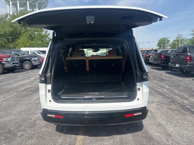 Used 2025 Jeep Grand Wagoneer L Series III w/ Rear Seat Video Group 1 AWD/4WD image 45