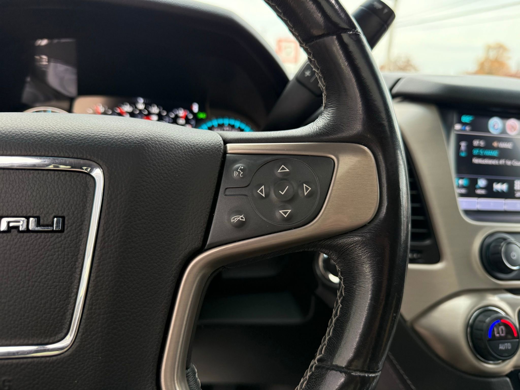 Used 2018 GMC Yukon Denali image 51