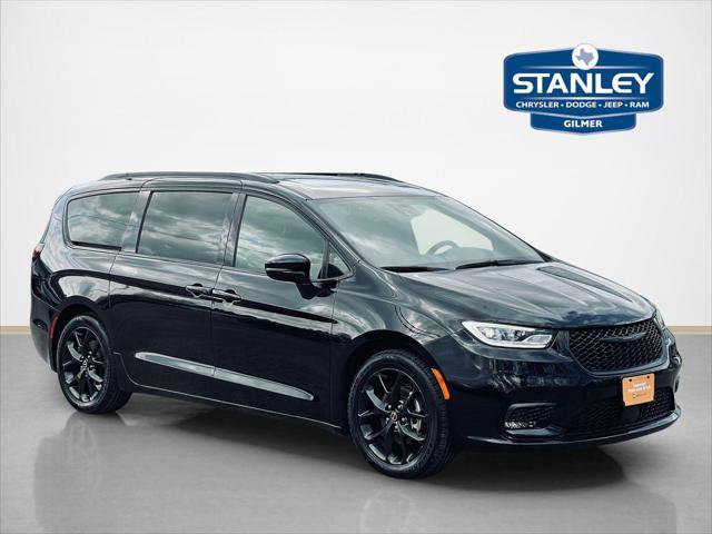 Certified 2025 Chrysler Pacifica Limited image 1