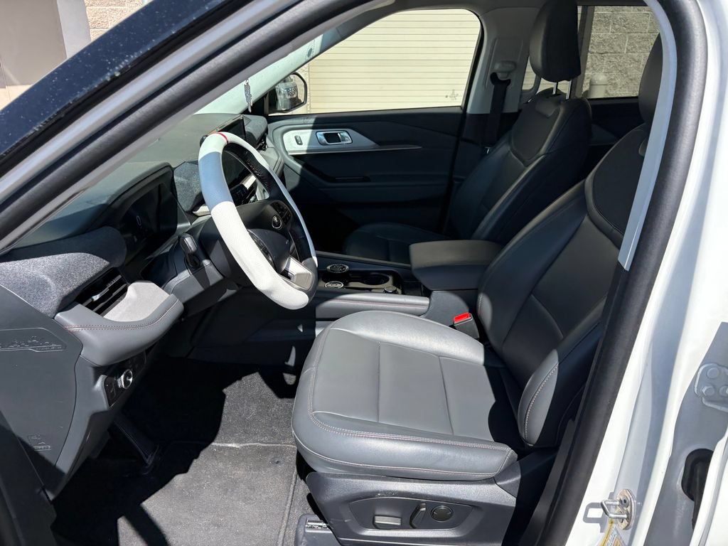 Certified 2025 Ford Explorer Active w/ Active Comfort Package AWD/4WD image 18