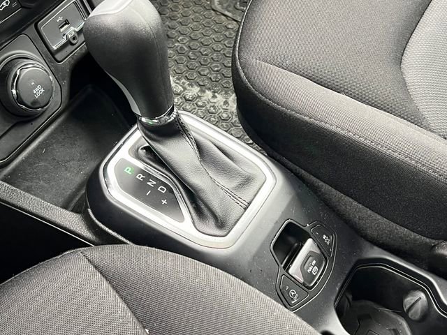 Used 2023 Jeep Renegade Latitude image 24