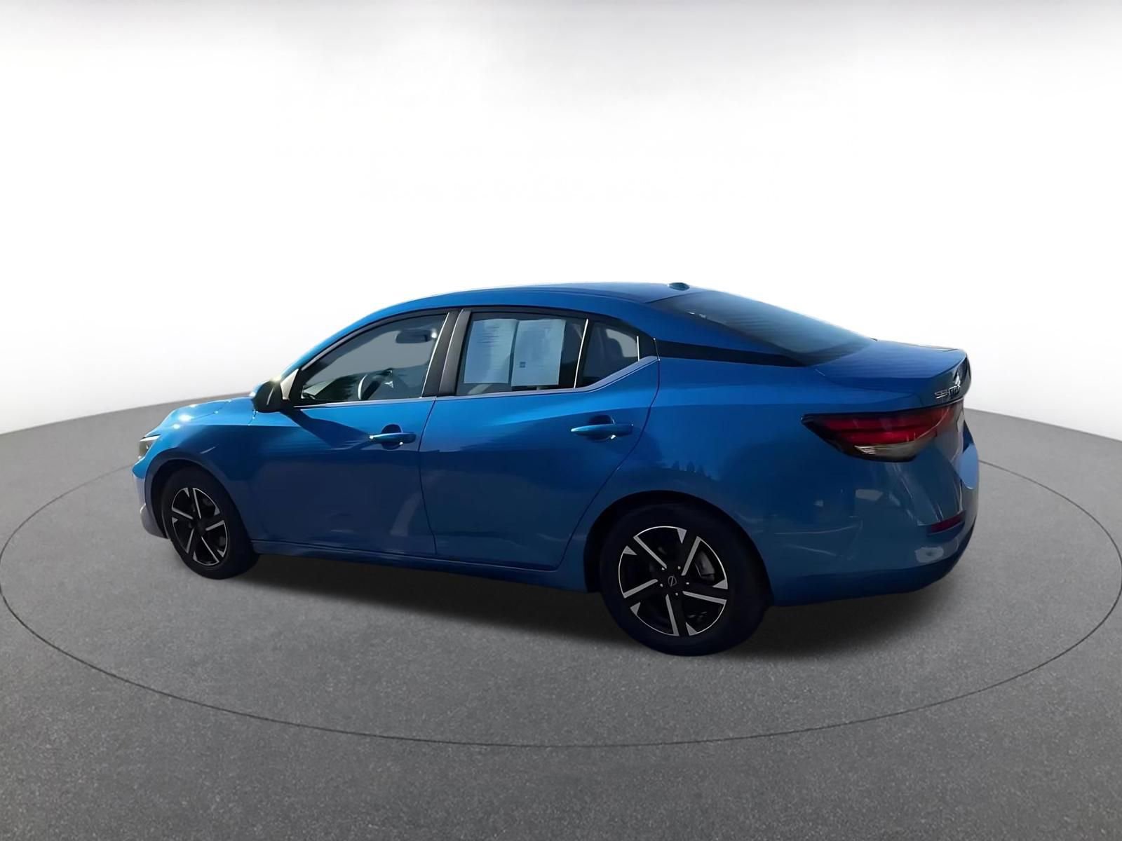 Used 2025 Nissan Sentra SV FWD image 10