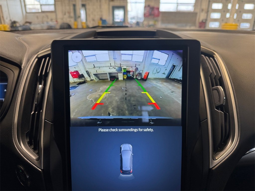 Used 2024 Ford Edge SEL w/ Sport Appearance Package image 18