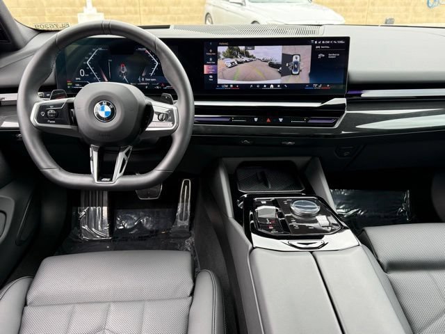 Used 2026 BMW 530i xDrive w/ M Sport Package AWD/4WD image 31