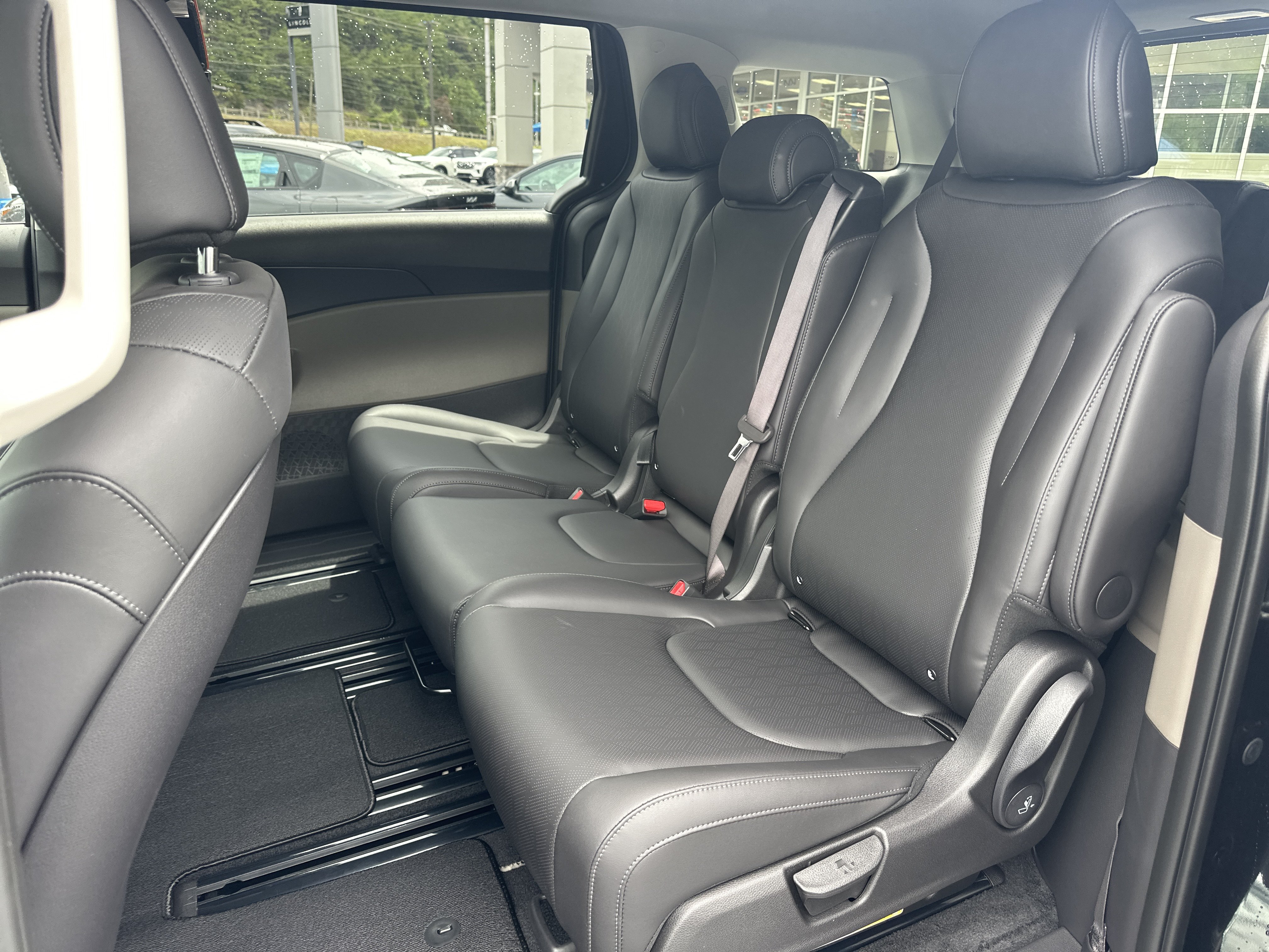 New 2026 Kia Carnival FWD image 20