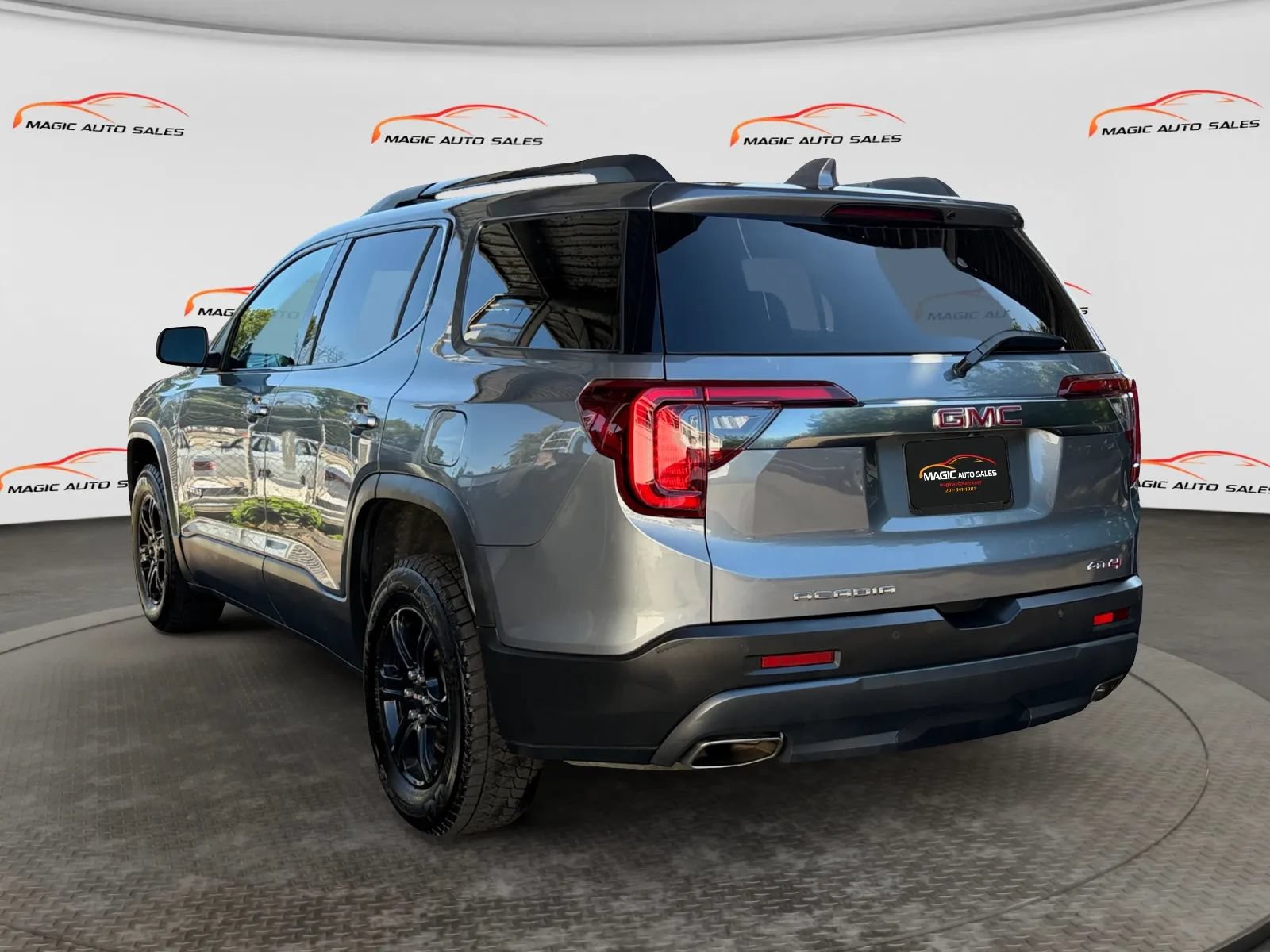 Used 2022 GMC Acadia AT4 w/ Technology Package AWD/4WD image 8