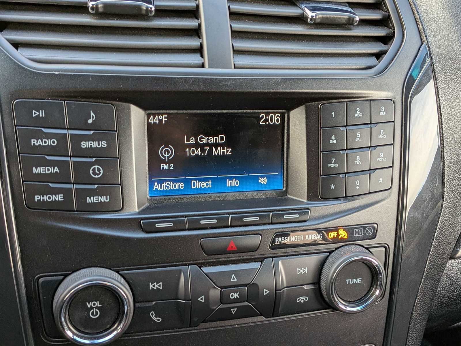 Used 2019 Ford Explorer XLT image 26