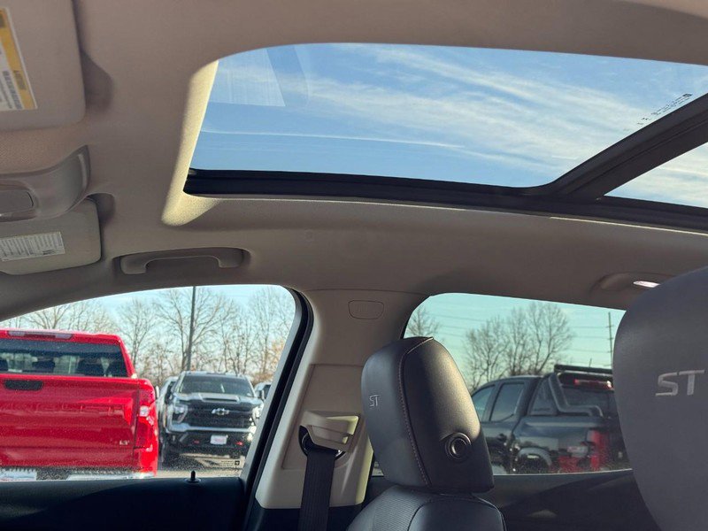 Used 2023 Buick Envision Essence w/ Sport Touring Package image 25