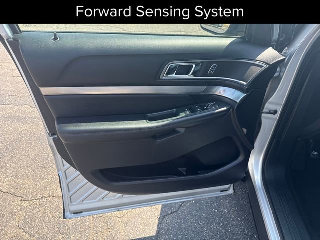 Used 2019 Ford Explorer XLT w/ Equipment Group 202A AWD/4WD image 13